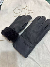 Single seam sheepskin gloves
