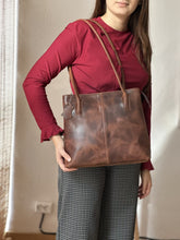Leather shoulder bag