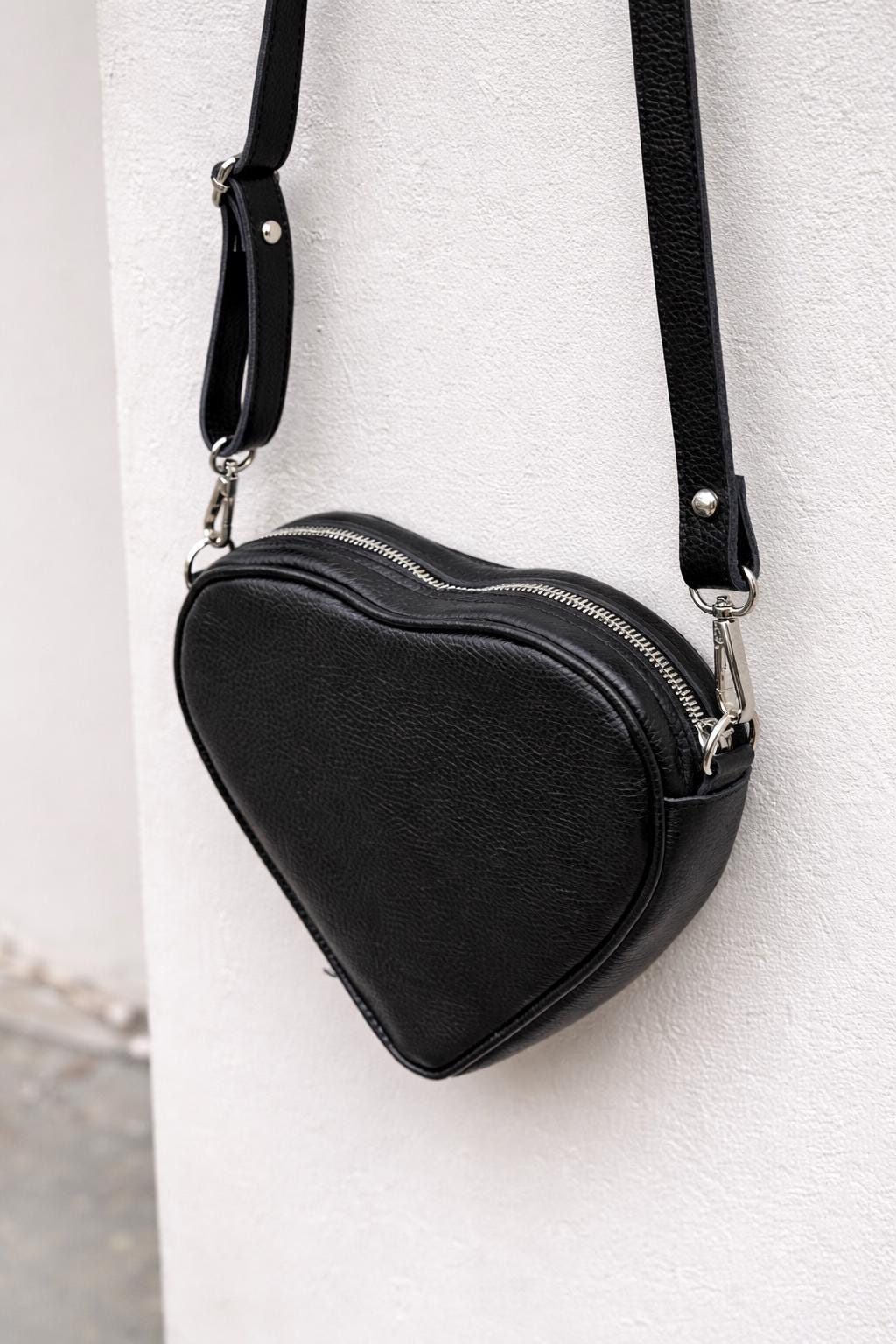 Heart Phone Crossbody for iPhone 17 Pro Max – Vegan (Eco) Leather